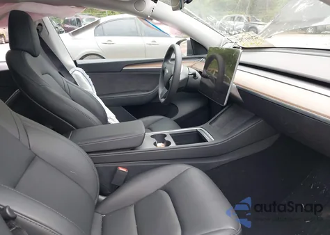 2024 Tesla Model Y z USA, uszkodzony, nr VIN 7SAYGDED6RF098275